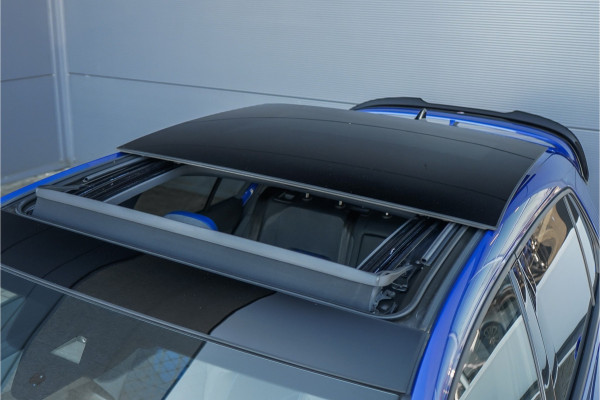 Volkswagen Golf 2.0 TSI R 4Motion Pano Performance Akra H&K ACC Camera Stuur & Stoelverw