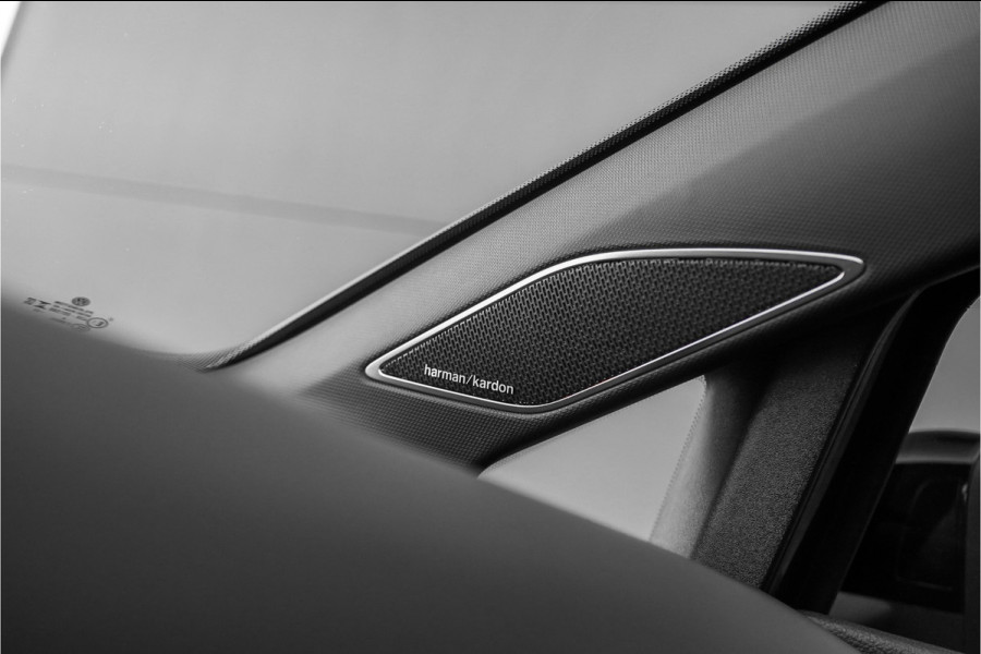 Volkswagen Golf 2.0 TSI R 4Motion Pano Performance Akra H&K ACC Camera Stuur & Stoelverw