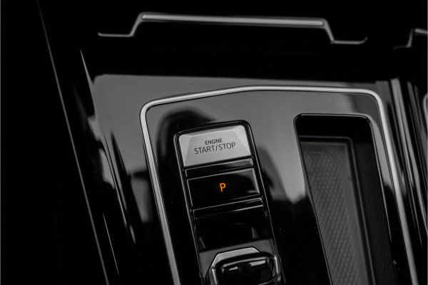 Volkswagen Golf 2.0 TSI R 4Motion Pano Performance Akra H&K ACC Camera Stuur & Stoelverw