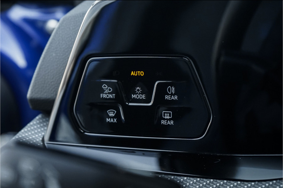 Volkswagen Golf 2.0 TSI R 4Motion Pano Performance Akra H&K ACC Camera Stuur & Stoelverw