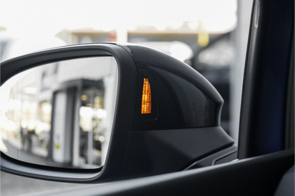 Volkswagen Golf 2.0 TSI R 4Motion Pano Performance Akra H&K ACC Camera Stuur & Stoelverw