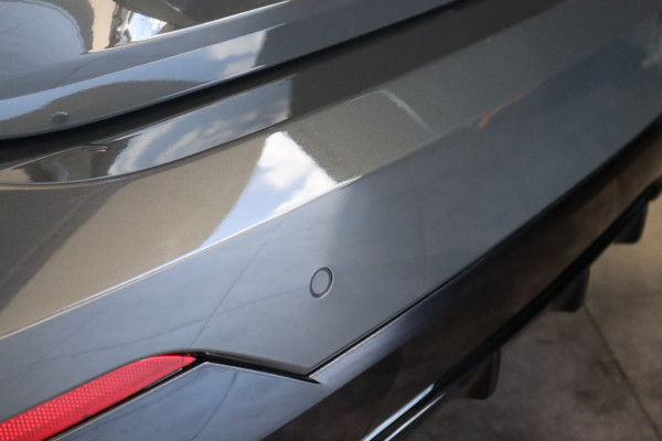 BMW 4 Serie Cabrio M440i xDrive High-Executive 374PK Individueel-lak Navigatie  Volleder 19LMV Head up