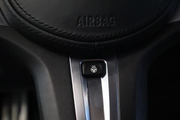 BMW 4 Serie Cabrio M440i xDrive High-Executive 374PK Individueel-lak Navigatie  Volleder 19LMV Head up
