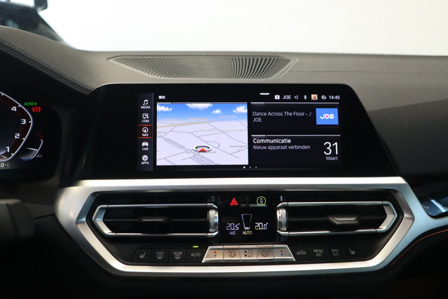 BMW 4 Serie Cabrio M440i xDrive High-Executive 374PK Individueel-lak Navigatie  Volleder 19LMV Head up