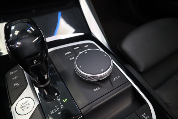 BMW 4 Serie Cabrio M440i xDrive High-Executive 374PK Individueel-lak Navigatie  Volleder 19LMV Head up