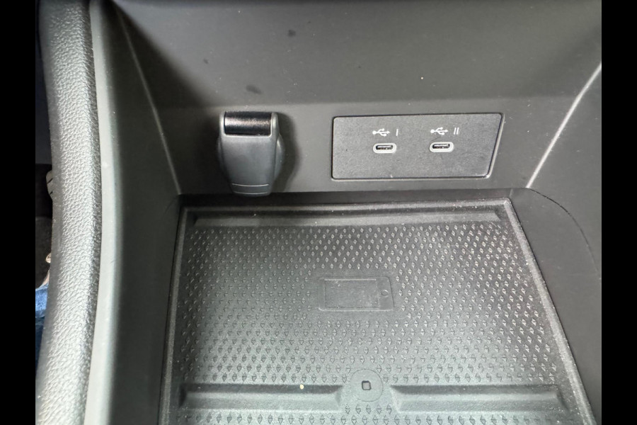 Renault Captur TCe 90 Techno Nieuw model! / Camera / P-sensoren / AppleCarPlay & Android Auto / Speciale kleur