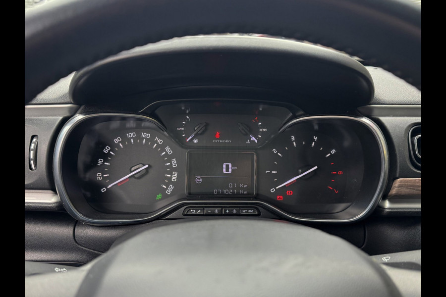 Citroën C3 1.2 PureTech Shine - Navigatie / Apple CarPlay I Airco I PDC I LED I Sport velgen I Veiligheids pakket I Dealer onderh.