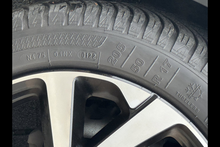 Citroën C3 1.2 PureTech Shine - Navigatie / Apple CarPlay I Airco I PDC I LED I Sport velgen I Veiligheids pakket I Dealer onderh.