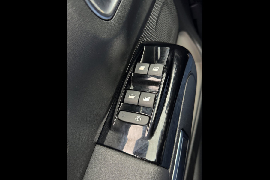 Citroën C3 1.2 PureTech Shine - Navigatie / Apple CarPlay I Airco I PDC I LED I Sport velgen I Veiligheids pakket I Dealer onderh.