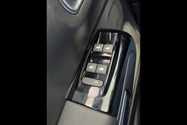 Citroën C3 1.2 PureTech Shine - Navigatie / Apple CarPlay I Airco I PDC I LED I Sport velgen I Veiligheids pakket I Dealer onderh.