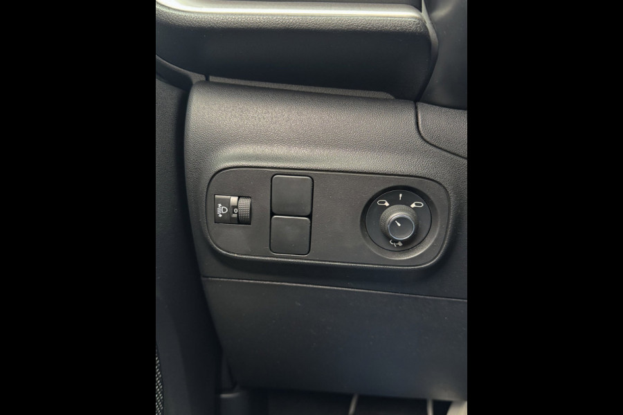 Citroën C3 1.2 PureTech Shine - Navigatie / Apple CarPlay I Airco I PDC I LED I Sport velgen I Veiligheids pakket I Dealer onderh.