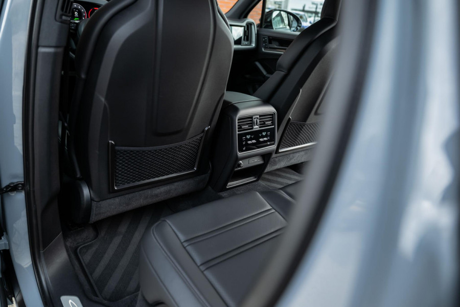 Porsche Cayenne 3.0 E-Hybrid Sport-Design Sportuitlaat Nwpr. 176k