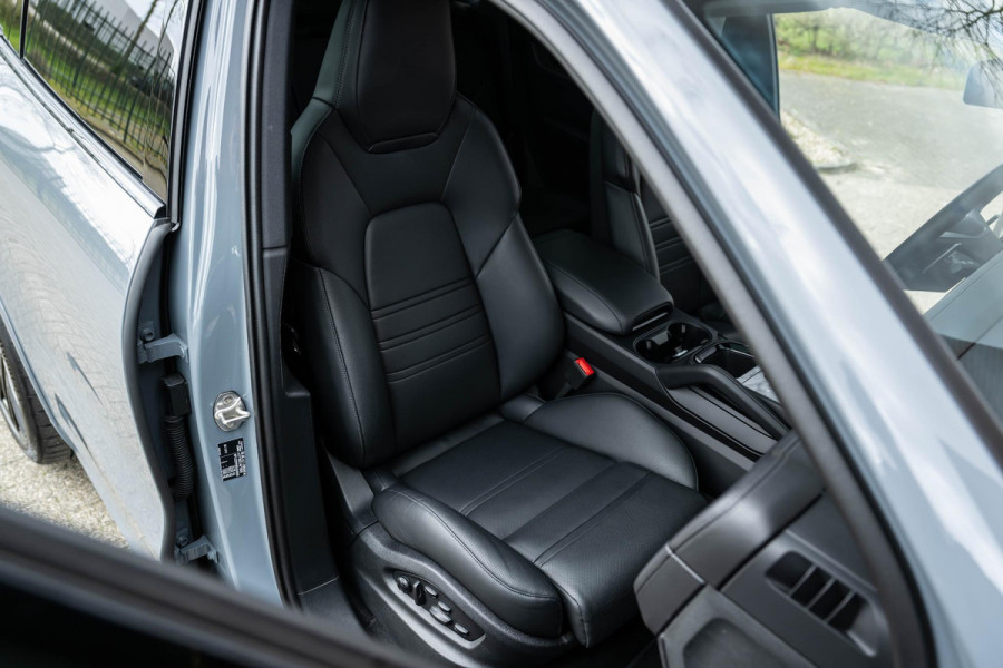 Porsche Cayenne 3.0 E-Hybrid Sport-Design Sportuitlaat Nwpr. 176k