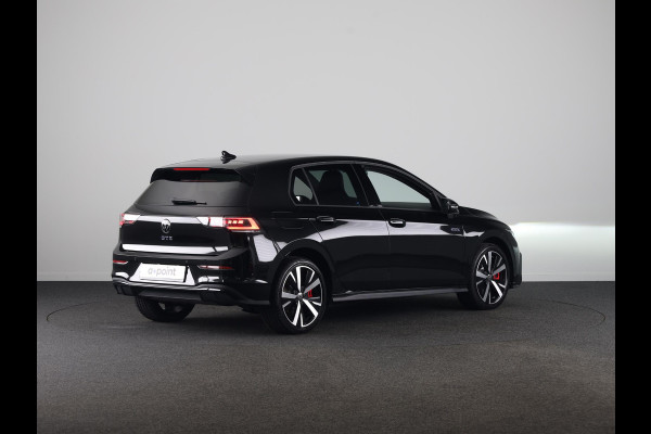 Volkswagen Golf 1.5 eHybrid GTE 272 pk Automaat (DSG) | Verlengde garantie | Navigatie | Trekhaak (wegklapbaar) | Parkeersensoren | Achteruitrijcamera | Stoelverwarming | Head-up display |