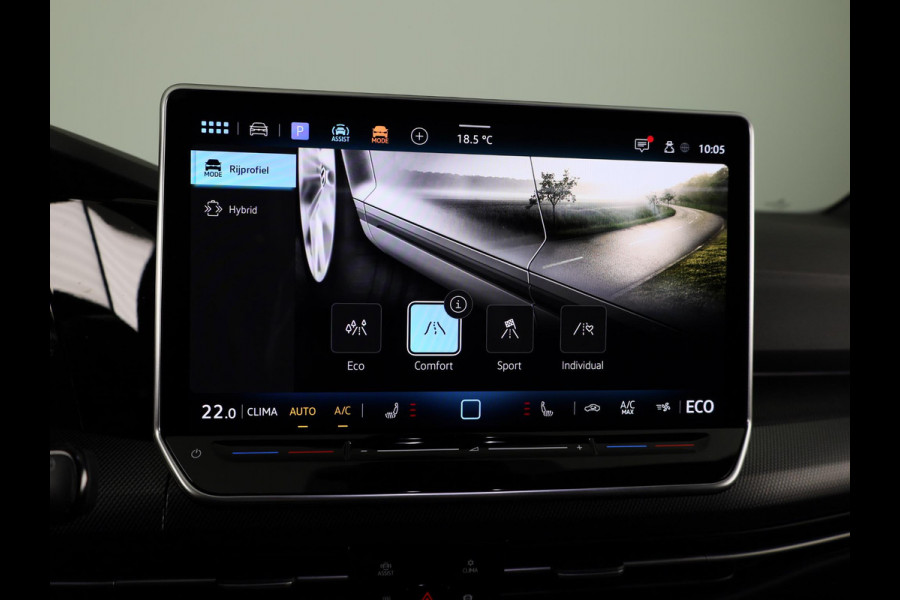 Volkswagen Golf 1.5 eHybrid GTE 272 pk Automaat (DSG) | Verlengde garantie | Navigatie | Trekhaak (wegklapbaar) | Parkeersensoren | Achteruitrijcamera | Stoelverwarming | Head-up display |