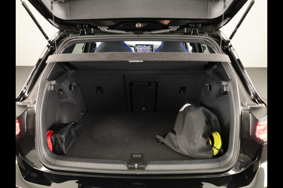 Volkswagen Golf 1.5 eHybrid GTE 272 pk Automaat (DSG) | Verlengde garantie | Navigatie | Trekhaak (wegklapbaar) | Parkeersensoren | Achteruitrijcamera | Stoelverwarming | Head-up display |