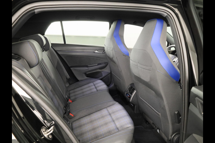 Volkswagen Golf 1.5 eHybrid GTE 272 pk Automaat (DSG) | Verlengde garantie | Navigatie | Trekhaak (wegklapbaar) | Parkeersensoren | Achteruitrijcamera | Stoelverwarming | Head-up display |