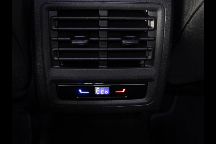 Volkswagen Golf 1.5 eHybrid GTE 272 pk Automaat (DSG) | Verlengde garantie | Navigatie | Trekhaak (wegklapbaar) | Parkeersensoren | Achteruitrijcamera | Stoelverwarming | Head-up display |