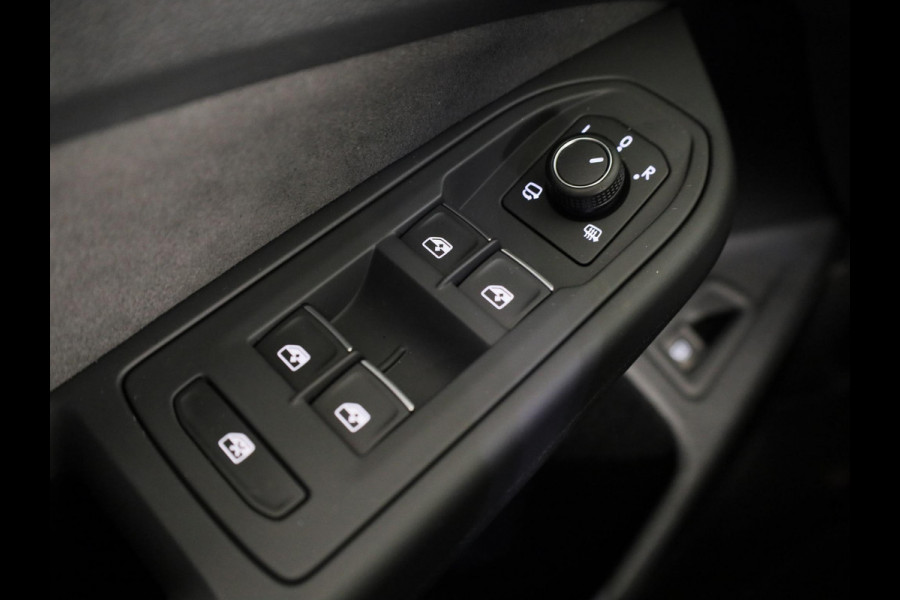 Volkswagen Golf 1.5 eHybrid GTE 272 pk Automaat (DSG) | Verlengde garantie | Navigatie | Trekhaak (wegklapbaar) | Parkeersensoren | Achteruitrijcamera | Stoelverwarming | Head-up display |