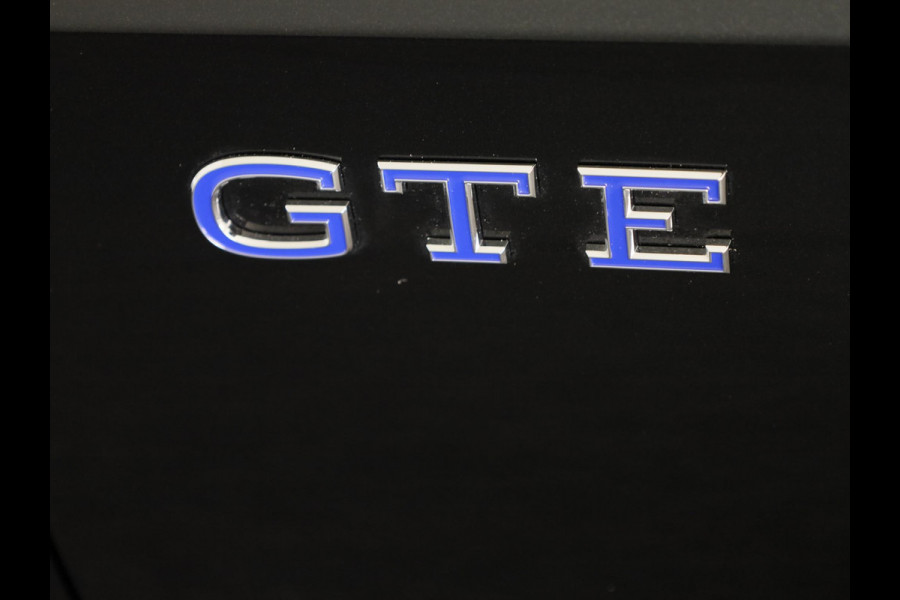 Volkswagen Golf 1.5 eHybrid GTE 272 pk Automaat (DSG) | Verlengde garantie | Navigatie | Trekhaak (wegklapbaar) | Parkeersensoren | Achteruitrijcamera | Stoelverwarming | Head-up display |