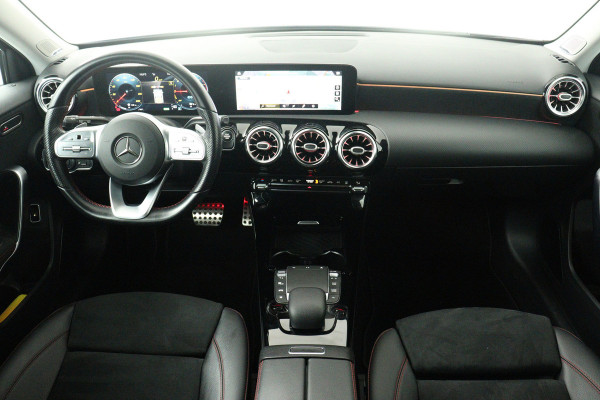 Mercedes-Benz A-Klasse 250 e Premium Plus (STOELVERWARMING, SFEERVERLICHTING, CAMERA, NAVIGATIE, CRUISE CONTROL)