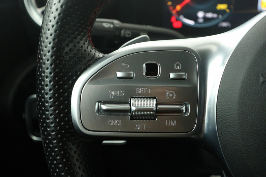 Mercedes-Benz A-Klasse 250 e Premium Plus (STOELVERWARMING, SFEERVERLICHTING, CAMERA, NAVIGATIE, CRUISE CONTROL)