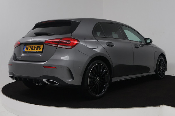 Mercedes-Benz A-Klasse 250 e Premium Plus (STOELVERWARMING, SFEERVERLICHTING, CAMERA, NAVIGATIE, CRUISE CONTROL)