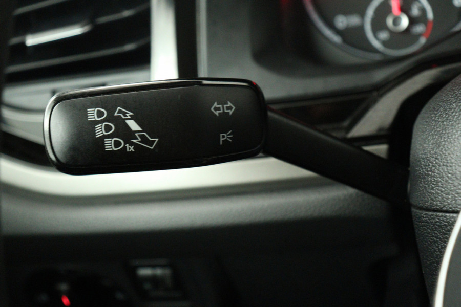 Volkswagen Polo 1.0 TSI Highline (CRUISE CONTROL ADAPTIEF, NAVIGATIE, CARPLAY)