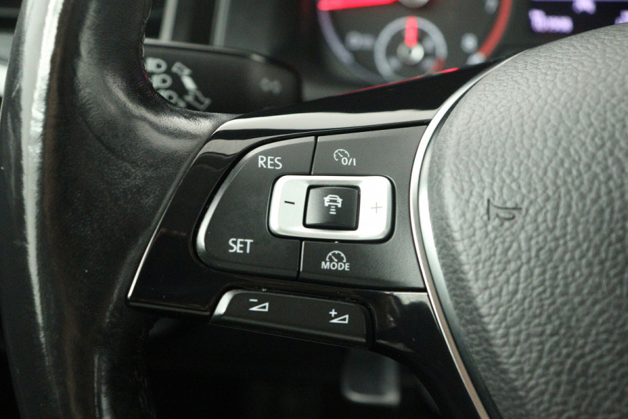 Volkswagen Polo 1.0 TSI Highline (CRUISE CONTROL ADAPTIEF, NAVIGATIE, CARPLAY)