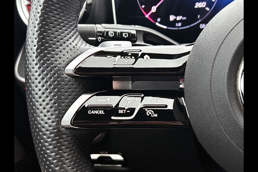 Mercedes-Benz C-Klasse Estate 300 e AMG Plug-In Hybride AMG Line | Night Pakket | Memory Voorstoelen | Easy-Pack Achterklep | Stuur en Stoelverwarming. Inclusief 24 maanden Mercedes-Benz Certified garantie voor Europa.