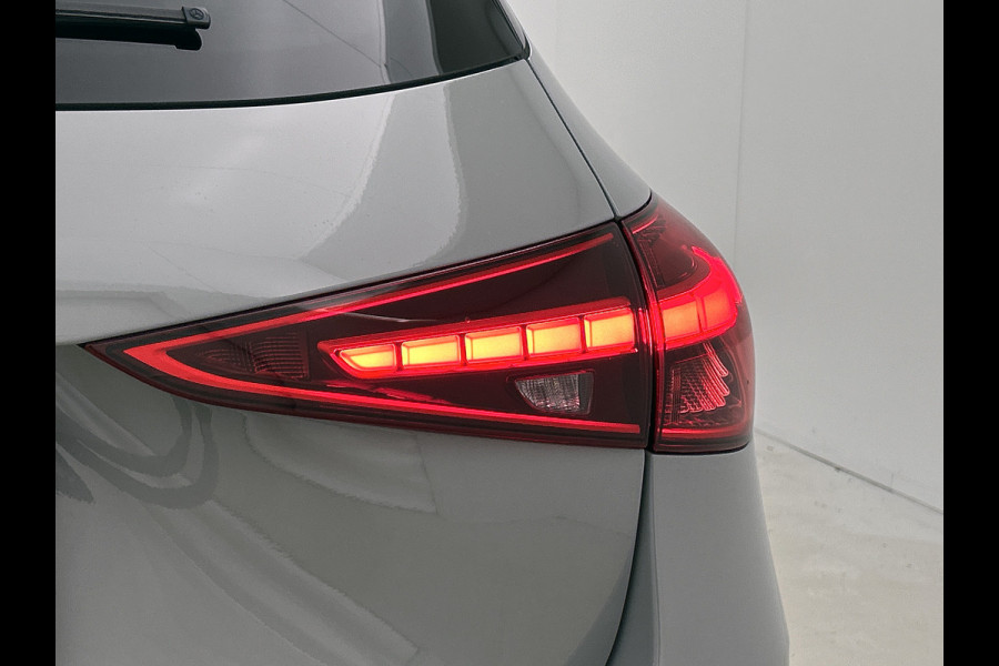 Mercedes-Benz C-Klasse Estate 300 e AMG Plug-In Hybride AMG Line | Night Pakket | Memory Voorstoelen | Easy-Pack Achterklep | Stuur en Stoelverwarming. Inclusief 24 maanden Mercedes-Benz Certified garantie voor Europa.