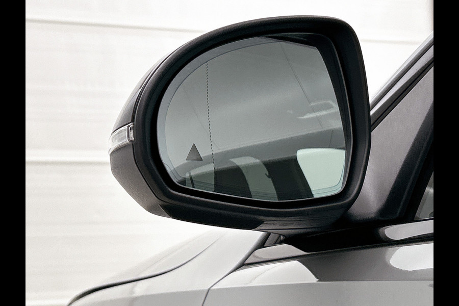 Mercedes-Benz C-Klasse Estate 300 e AMG Plug-In Hybride AMG Line | Night Pakket | Memory Voorstoelen | Easy-Pack Achterklep | Stuur en Stoelverwarming. Inclusief 24 maanden Mercedes-Benz Certified garantie voor Europa.