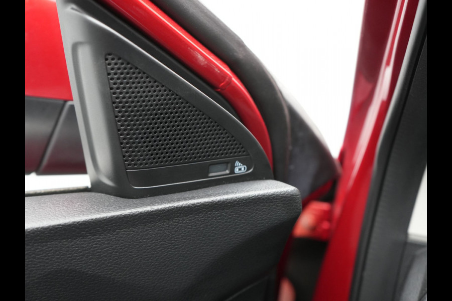 MG EHS 1.5 TGDI Luxury PHEV 258pk Dealer O.H | Trekhaak | Panodak | 360 Camera | Adaptive Cruise | Lederen Sportstoelen Verwarmd | Keyless | Pilot Assist | Blis | Apple Carplay | Virtual | Navigatie | DAB+ | Plug In Hybrid |