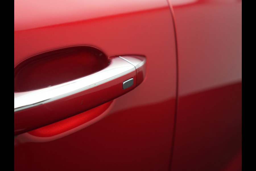 MG EHS 1.5 TGDI Luxury PHEV 258pk Dealer O.H | Trekhaak | Panodak | 360 Camera | Adaptive Cruise | Lederen Sportstoelen Verwarmd | Keyless | Pilot Assist | Blis | Apple Carplay | Virtual | Navigatie | DAB+ | Plug In Hybrid |