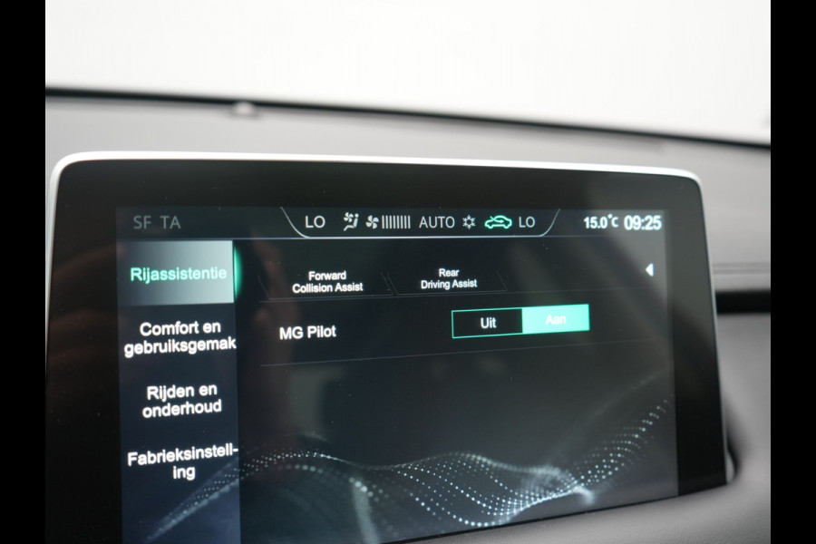 MG EHS 1.5 TGDI Luxury PHEV 258pk Dealer O.H | Trekhaak | Panodak | 360 Camera | Adaptive Cruise | Lederen Sportstoelen Verwarmd | Keyless | Pilot Assist | Blis | Apple Carplay | Virtual | Navigatie | DAB+ | Plug In Hybrid |