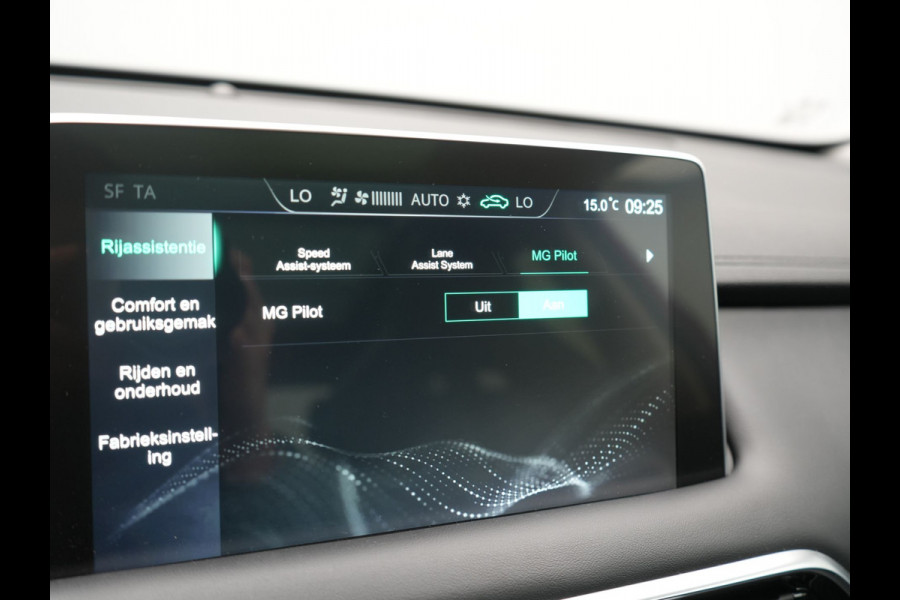 MG EHS 1.5 TGDI Luxury PHEV 258pk Dealer O.H | Trekhaak | Panodak | 360 Camera | Adaptive Cruise | Lederen Sportstoelen Verwarmd | Keyless | Pilot Assist | Blis | Apple Carplay | Virtual | Navigatie | DAB+ | Plug In Hybrid |