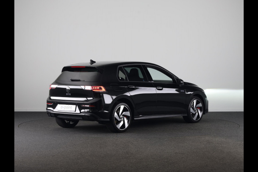 Volkswagen Golf 1.5 eHybrid GTE 272 PK PHEV | Verlengde garantie | 18"LM velgen | Black Style | Sportonderstel | Head up Display | 360 graden camera |