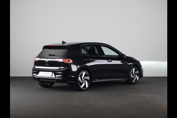 Volkswagen Golf 1.5 eHybrid GTE 272 PK PHEV | Verlengde garantie | 18"LM velgen | Black Style | Sportonderstel | Head up Display | 360 graden camera |