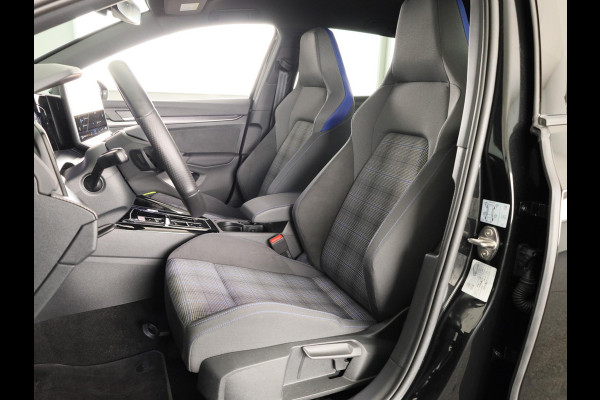 Volkswagen Golf 1.5 eHybrid GTE 272 PK PHEV | Verlengde garantie | 18"LM velgen | Black Style | Sportonderstel | Head up Display | 360 graden camera |