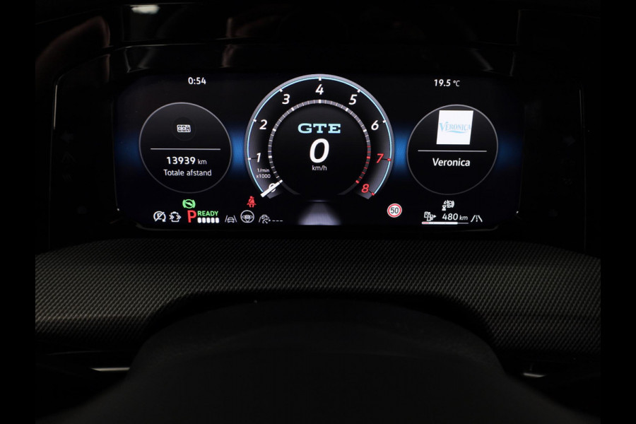 Volkswagen Golf 1.5 eHybrid GTE 272 PK PHEV | Verlengde garantie | 18"LM velgen | Black Style | Sportonderstel | Head up Display | 360 graden camera |