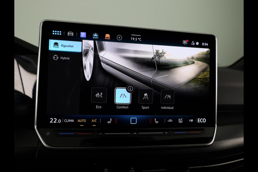 Volkswagen Golf 1.5 eHybrid GTE 272 PK PHEV | Verlengde garantie | 18"LM velgen | Black Style | Sportonderstel | Head up Display | 360 graden camera |