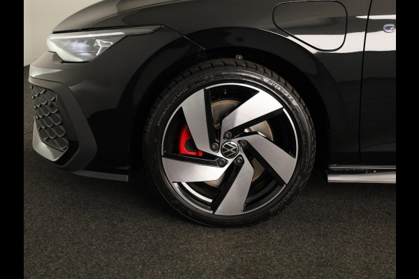 Volkswagen Golf 1.5 eHybrid GTE 272 PK PHEV | Verlengde garantie | 18"LM velgen | Black Style | Sportonderstel | Head up Display | 360 graden camera |