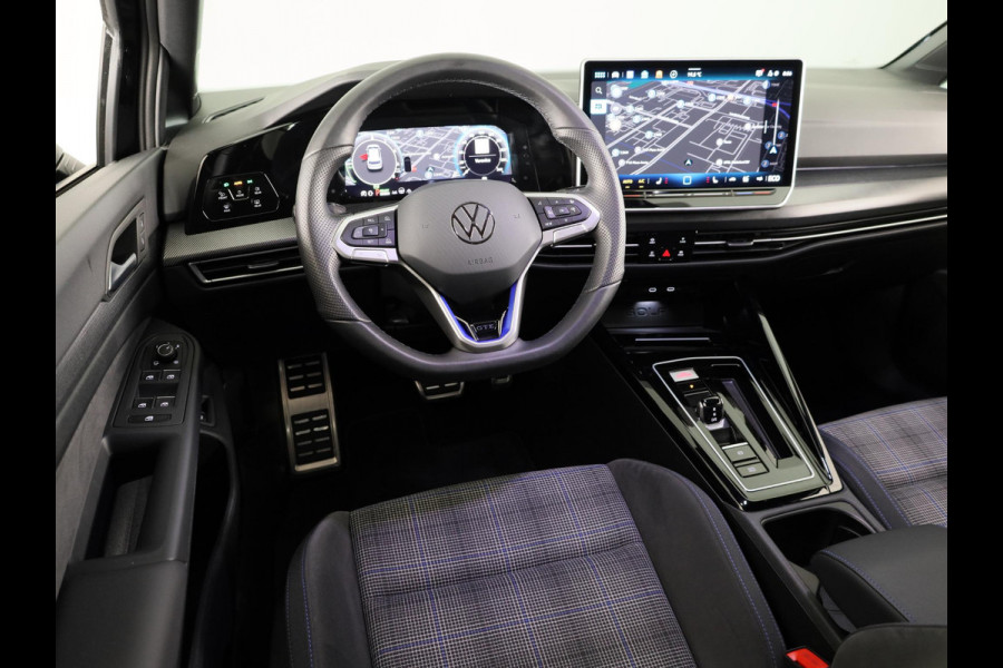 Volkswagen Golf 1.5 eHybrid GTE 272 PK PHEV | Verlengde garantie | 18"LM velgen | Black Style | Sportonderstel | Head up Display | 360 graden camera |