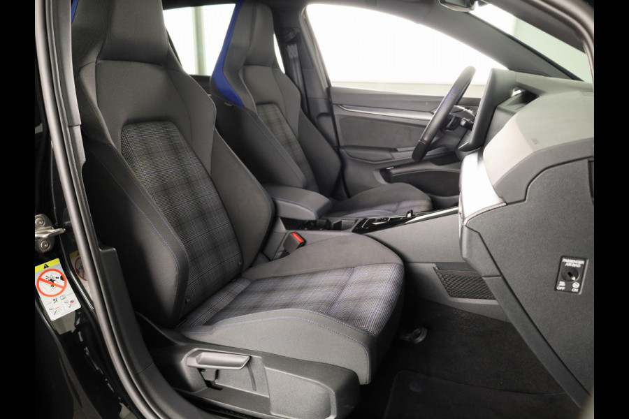 Volkswagen Golf 1.5 eHybrid GTE 272 PK PHEV | Verlengde garantie | 18"LM velgen | Black Style | Sportonderstel | Head up Display | 360 graden camera |