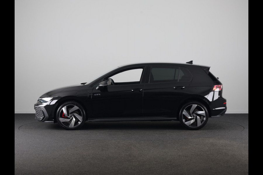 Volkswagen Golf 1.5 eHybrid GTE 272 PK PHEV | Verlengde garantie | 18"LM velgen | Black Style | Sportonderstel | Head up Display | 360 graden camera |