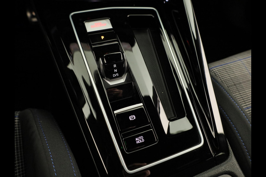 Volkswagen Golf 1.5 eHybrid GTE 272 PK PHEV | Verlengde garantie | 18"LM velgen | Black Style | Sportonderstel | Head up Display | 360 graden camera |