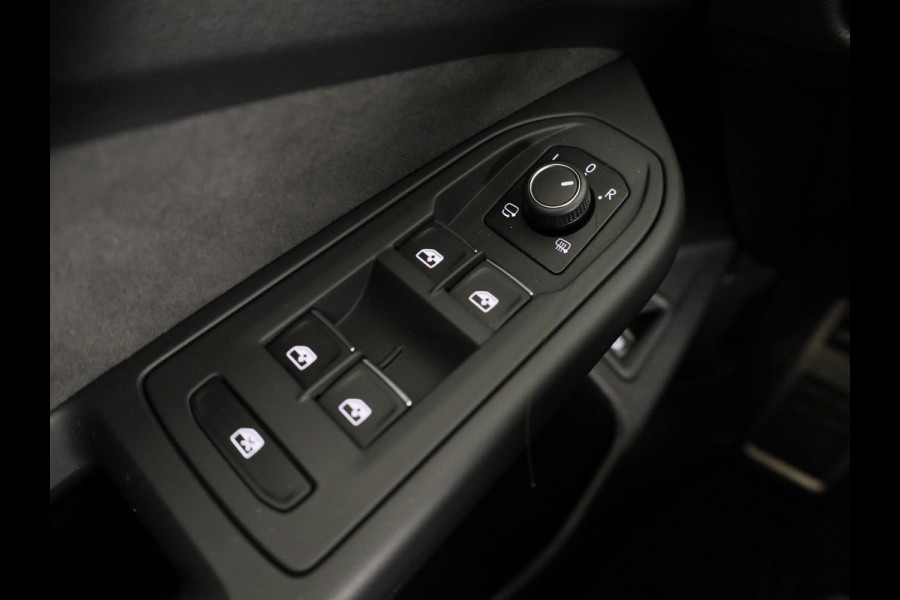 Volkswagen Golf 1.5 eHybrid GTE 272 PK PHEV | Verlengde garantie | 18"LM velgen | Black Style | Sportonderstel | Head up Display | 360 graden camera |