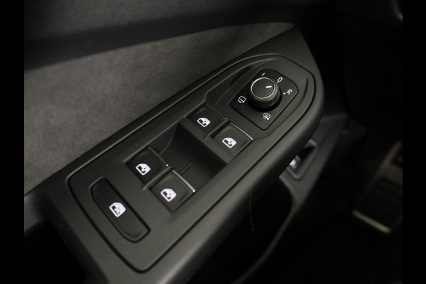 Volkswagen Golf 1.5 eHybrid GTE 272 PK PHEV | Verlengde garantie | 18"LM velgen | Black Style | Sportonderstel | Head up Display | 360 graden camera |