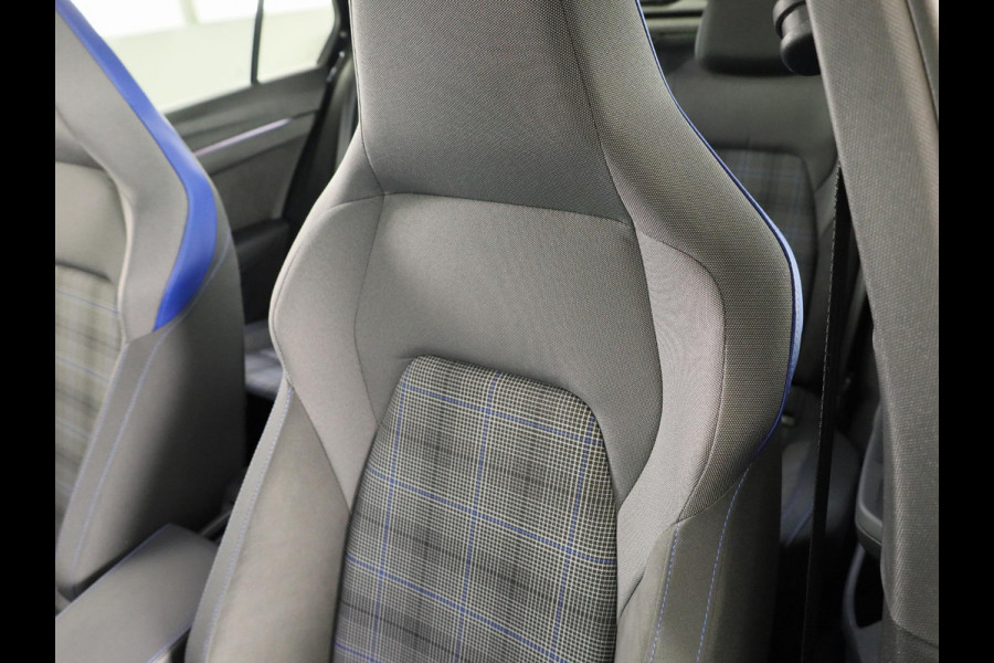 Volkswagen Golf 1.5 eHybrid GTE 272 PK PHEV | Verlengde garantie | 18"LM velgen | Black Style | Sportonderstel | Head up Display | 360 graden camera |