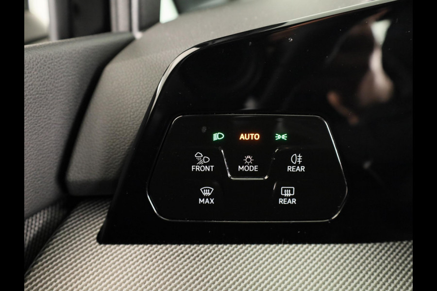 Volkswagen Golf 1.5 eHybrid GTE 272 PK PHEV | Verlengde garantie | 18"LM velgen | Black Style | Sportonderstel | Head up Display | 360 graden camera |
